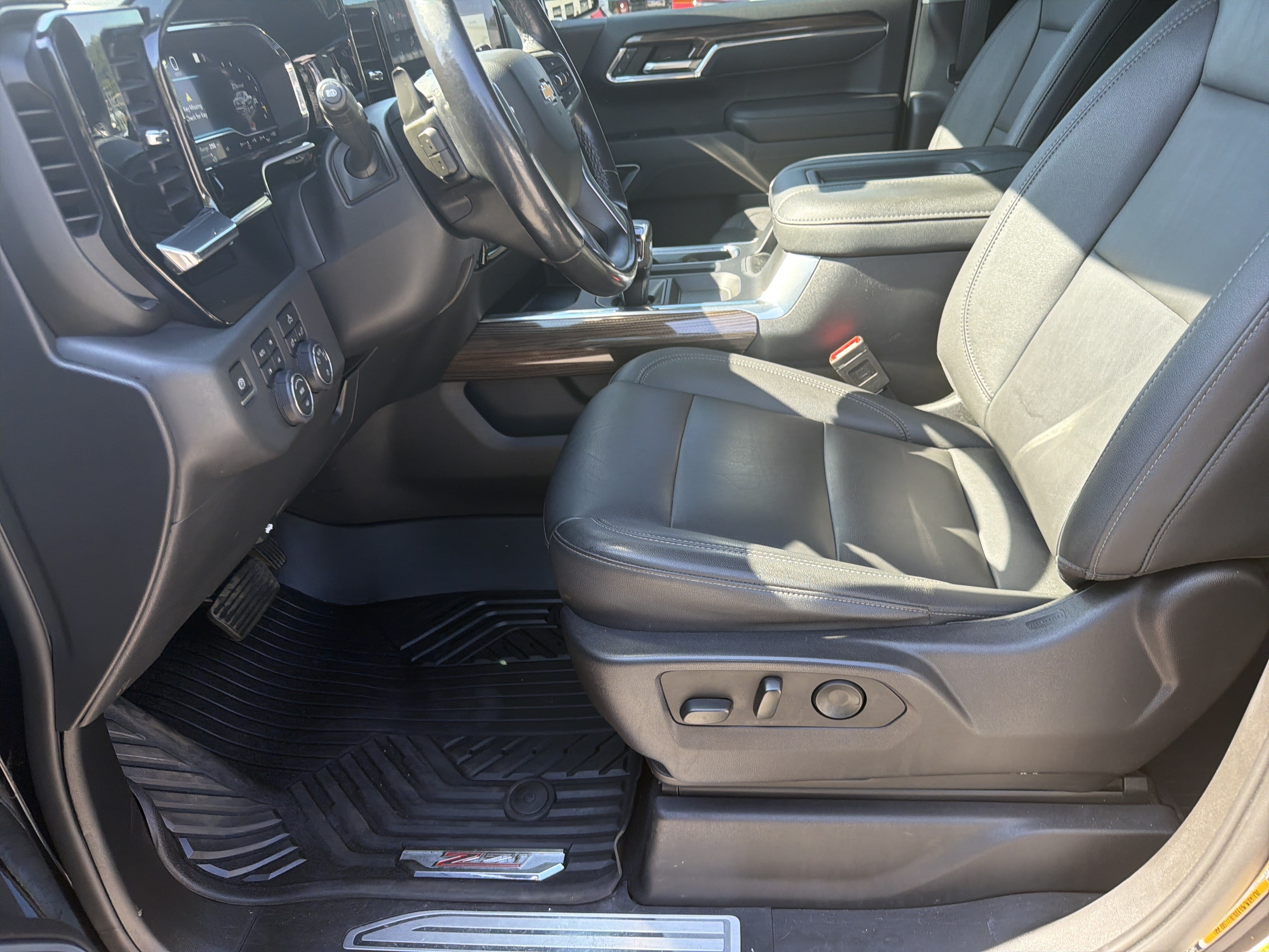 Used 2022 Chevrolet Silverado 1500 LT AWD/4WD image 10
