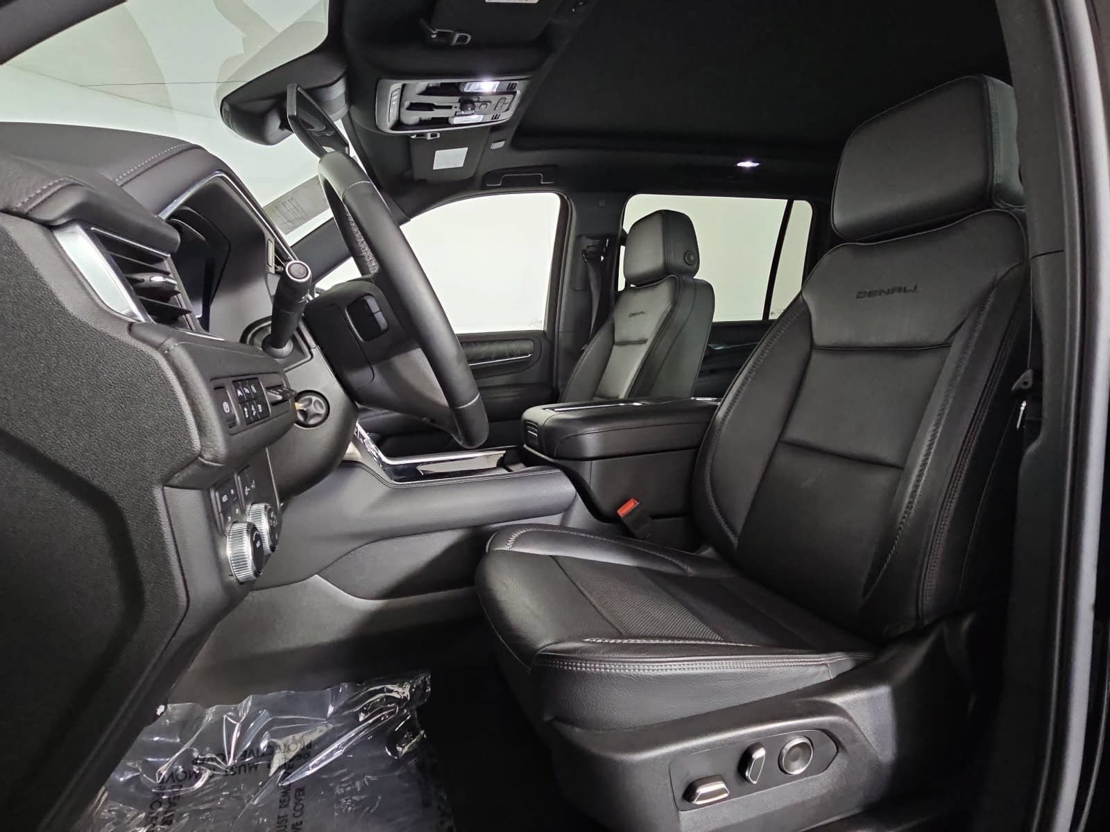 Used 2023 GMC Yukon XL Denali AWD/4WD image 15