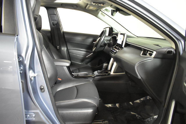 Used 2023 Toyota Corolla Cross XLE w/ Convenience Package AWD/4WD image 36