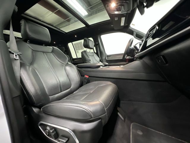 Used 2023 Jeep Wagoneer Series II w/ Premium Group I AWD/4WD image 29