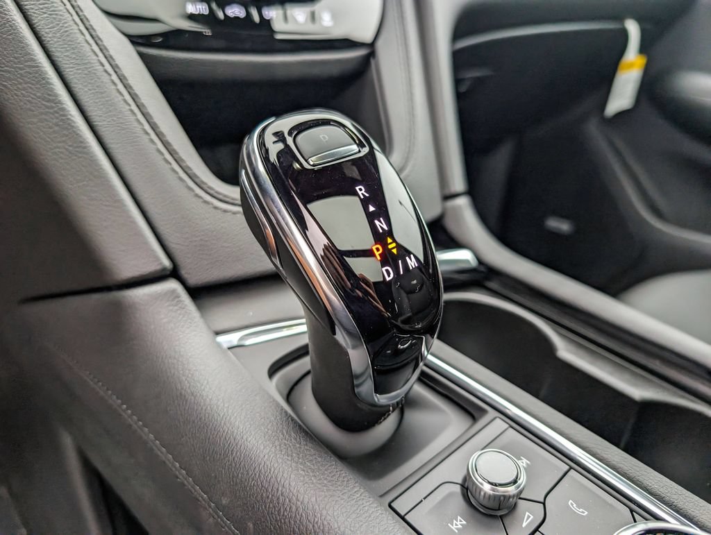 New 2025 Cadillac XT6 Luxury FWD image 33