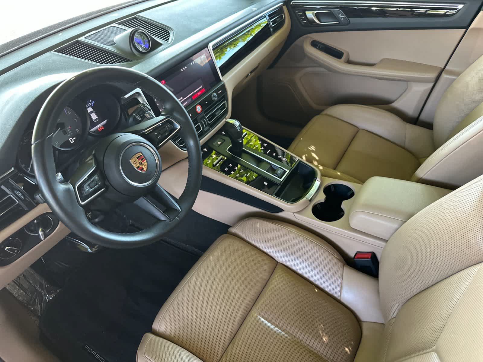 Certified 2023 Porsche Macan S AWD/4WD image 4
