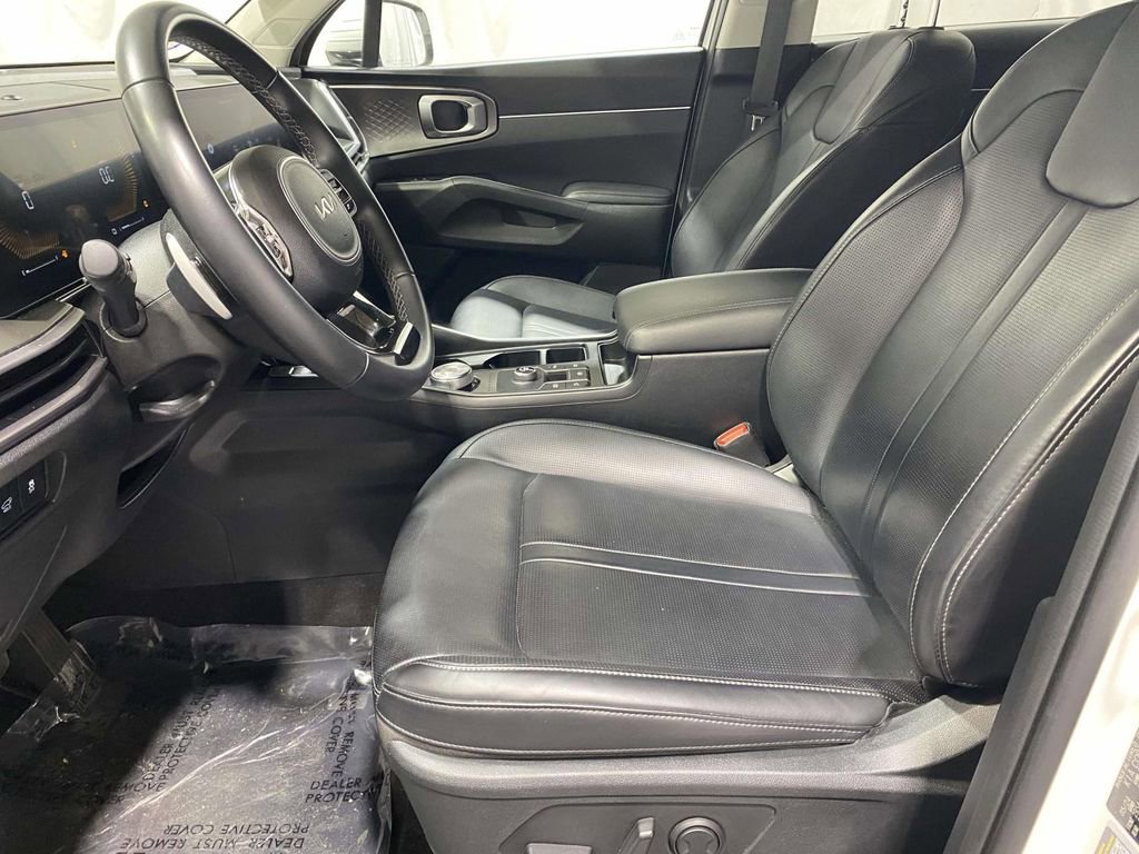 Used 2025 Kia Sorento EX image 14