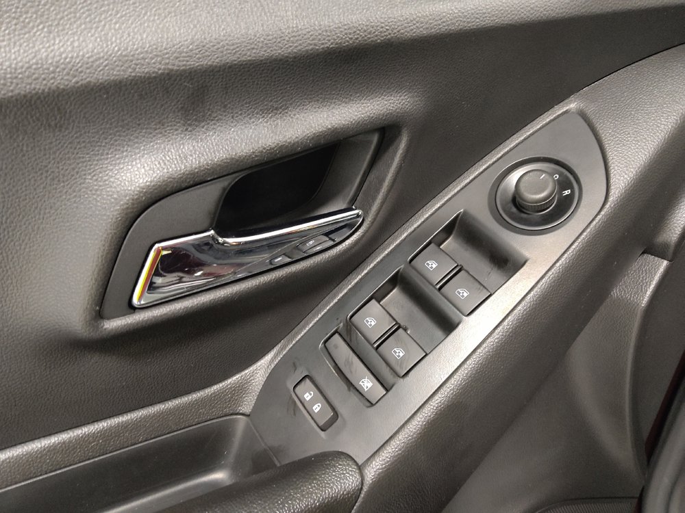 Used 2021 Chevrolet Trax LS w/ Tint and Cruise Package image 27