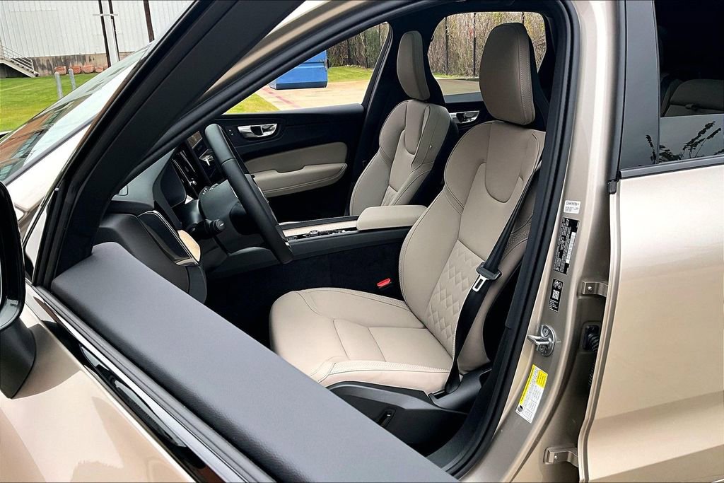 New 2026 Volvo XC60 B5 Plus w/ Protection Package Premier AWD/4WD image 37