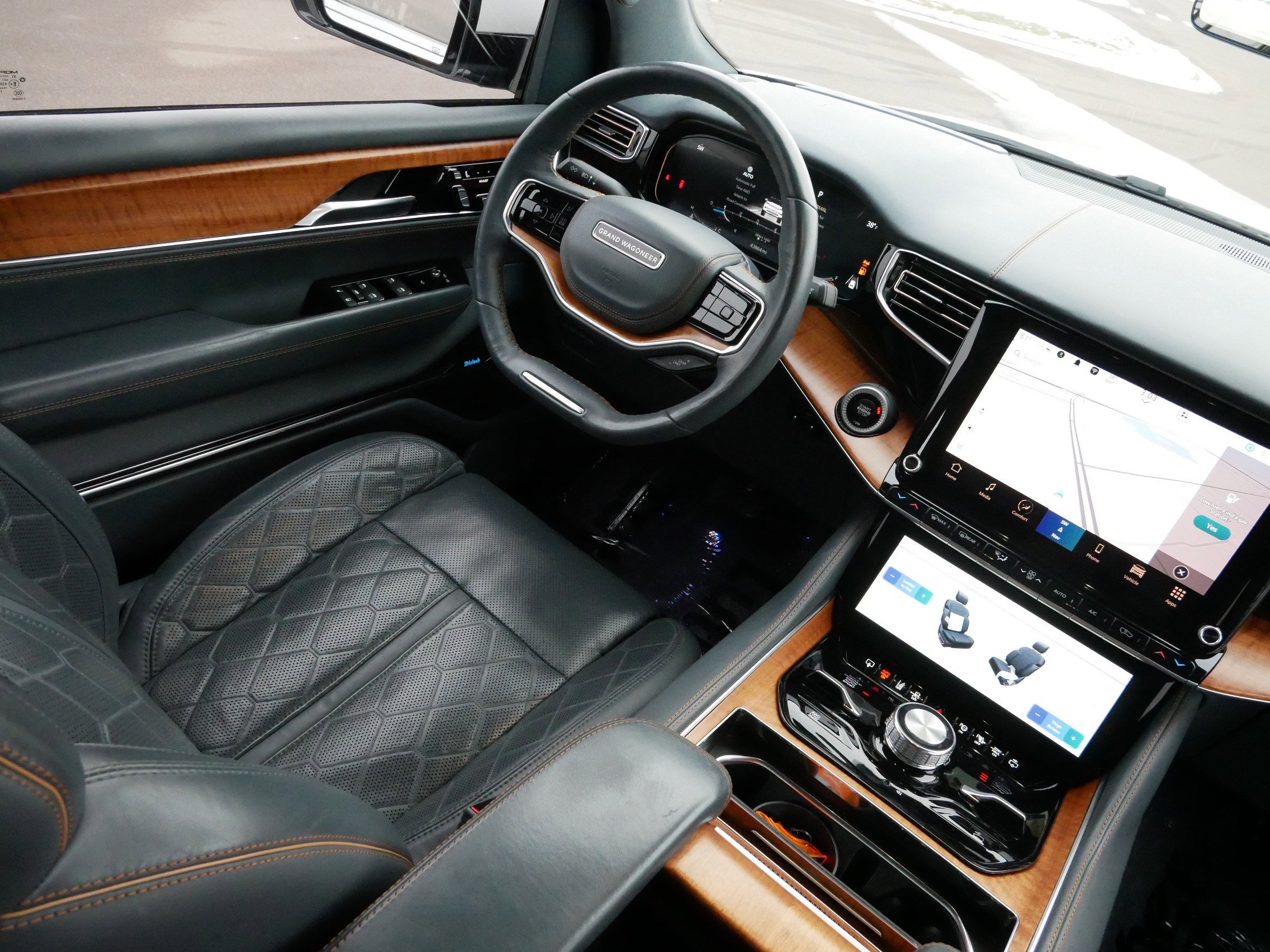 Used 2022 Jeep Grand Wagoneer Series III w/ Rear Seat Video Group 1 image 9