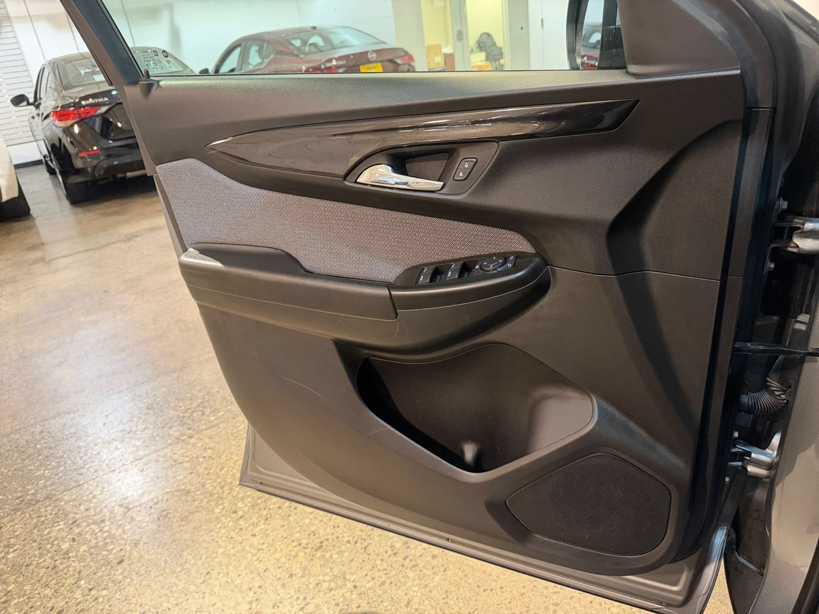 Used 2025 Chevrolet TrailBlazer LT FWD image 15
