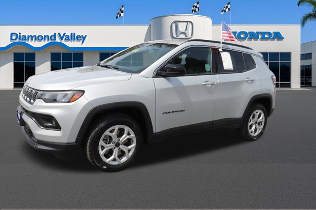 Used 2025 Jeep Compass Latitude image 3