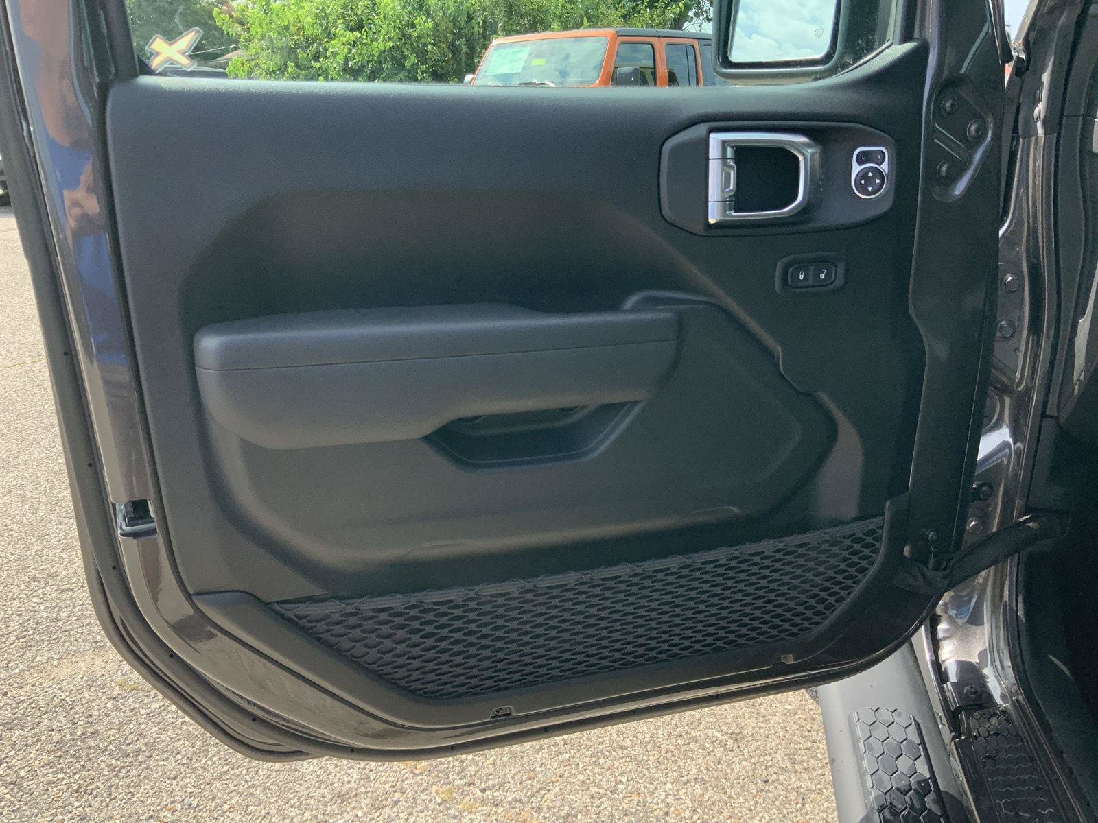 Used 2025 Jeep Wrangler Unlimited Sport AWD/4WD image 22