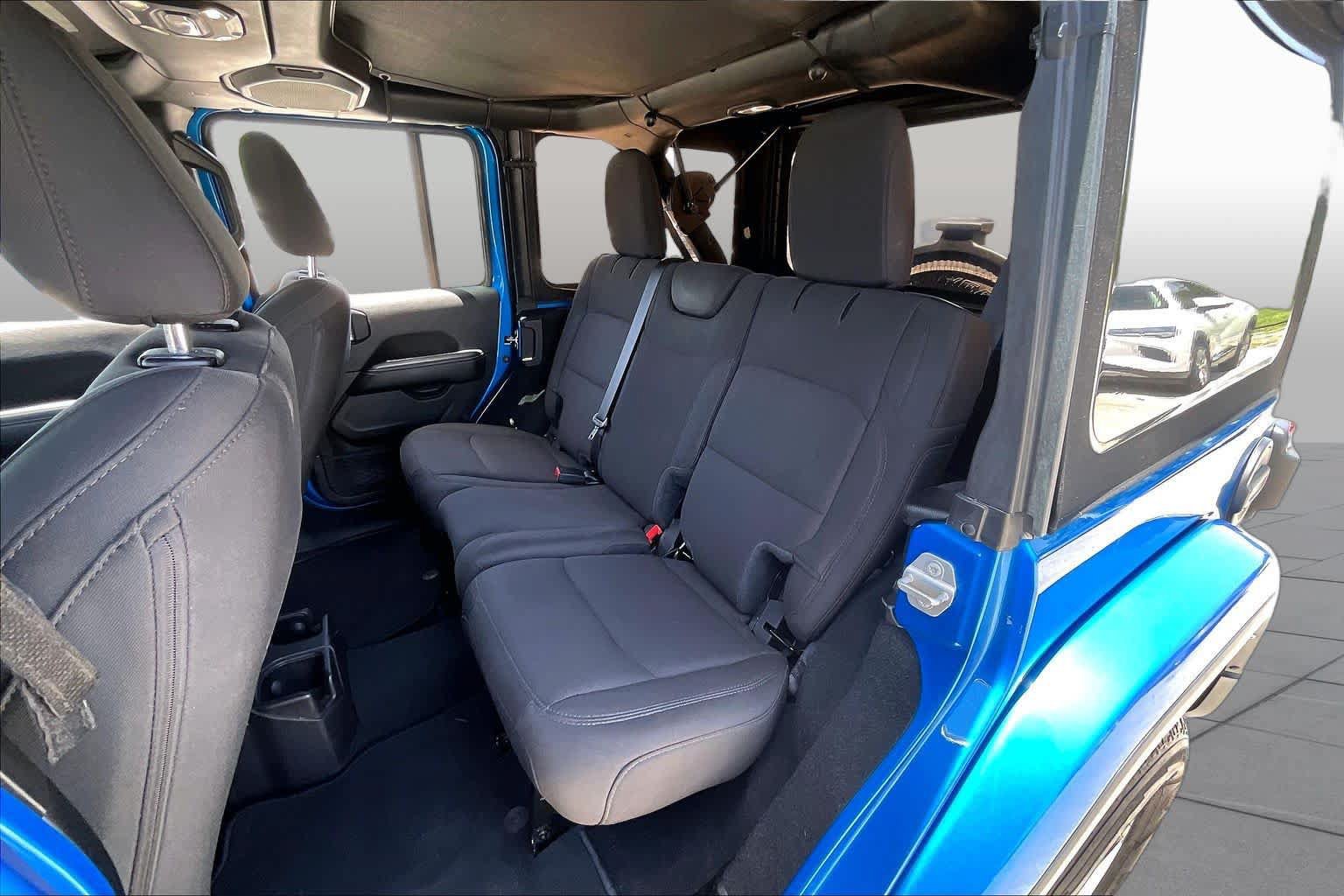 Used 2022 Jeep Wrangler Unlimited Sahara w/ LED Lighting Group AWD/4WD image 18