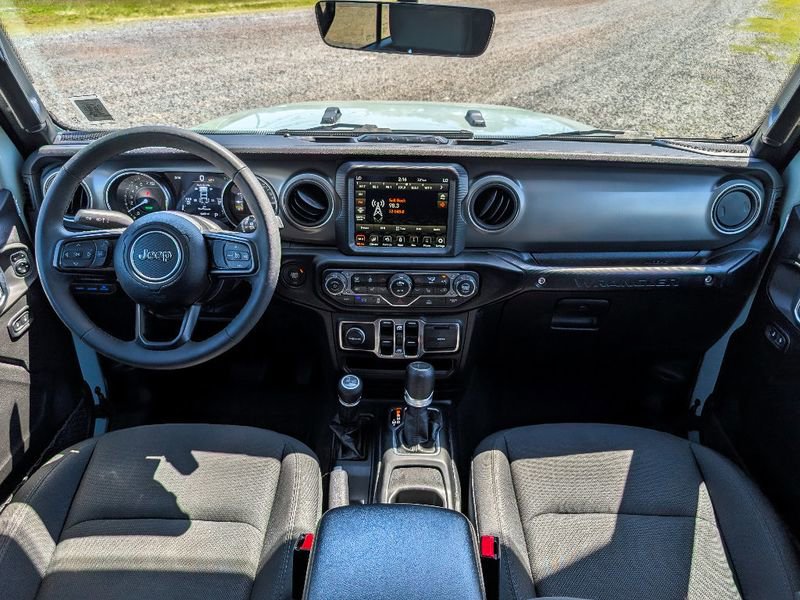 Used 2023 Jeep Wrangler Unlimited w/ Cold Weather Group AWD/4WD image 28