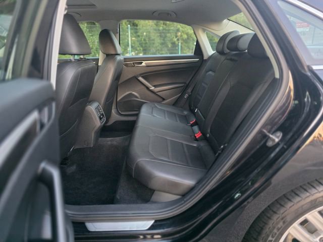 Used 2018 Volkswagen Passat 2.0T SE FWD image 31