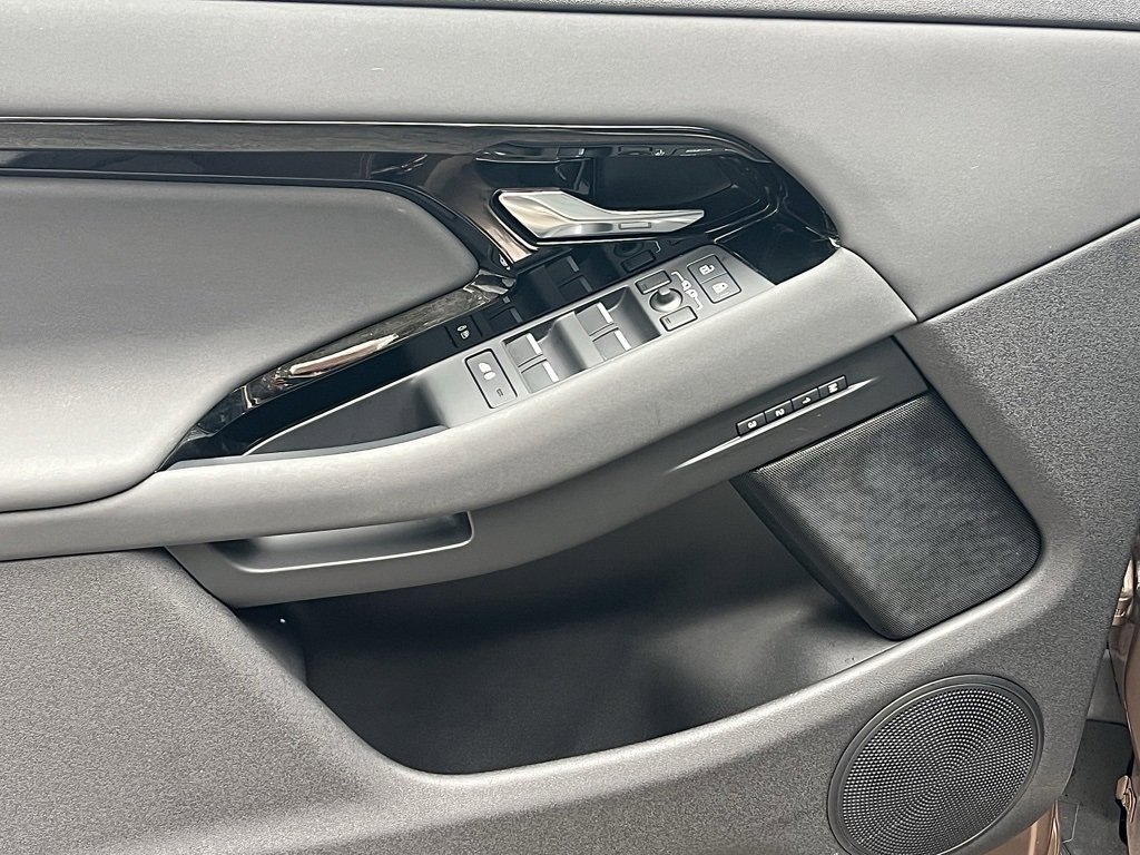 Used 2024 Land Rover Range Rover Evoque S image 25