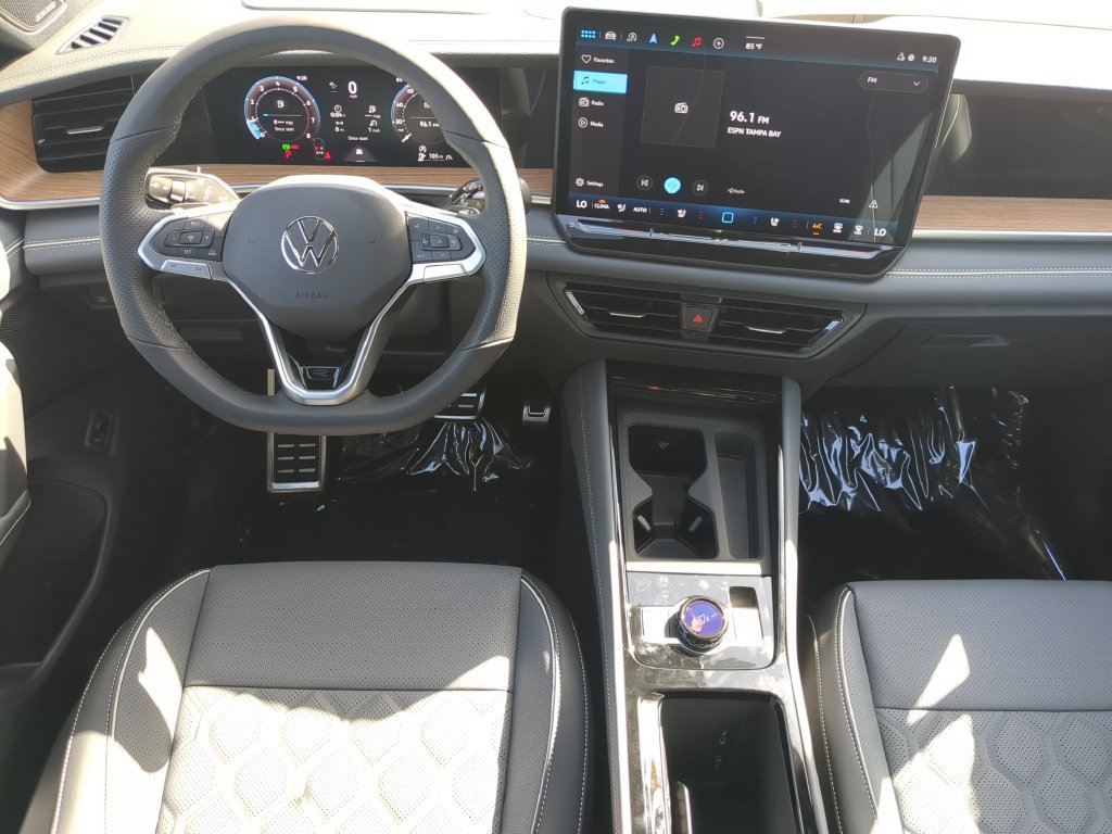 New 2027 Volkswagen Tiguan SEL R-Line AWD/4WD image 13