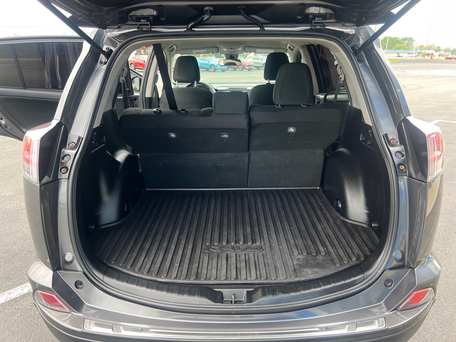 Used 2018 Toyota RAV4 LE w/ All Weather Liner Package FWD image 11