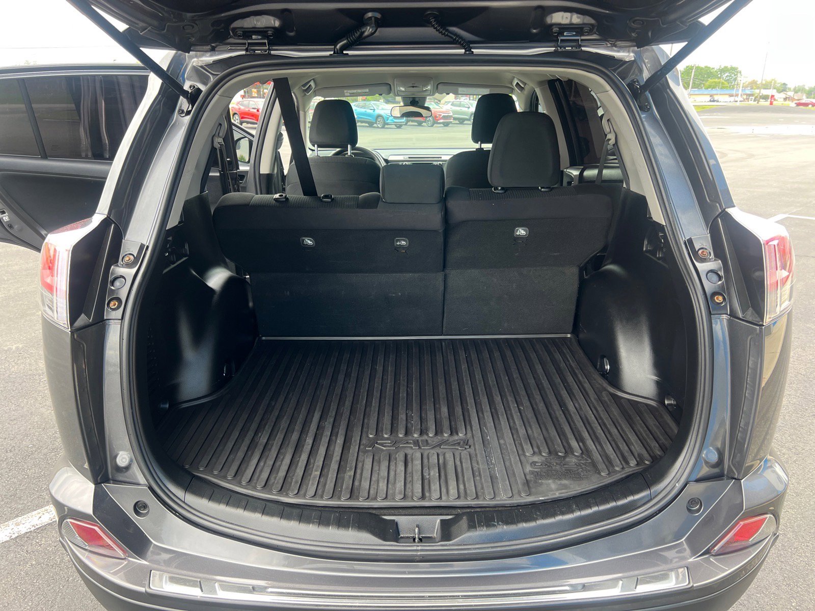 Used 2018 Toyota RAV4 LE w/ All Weather Liner Package FWD image 11