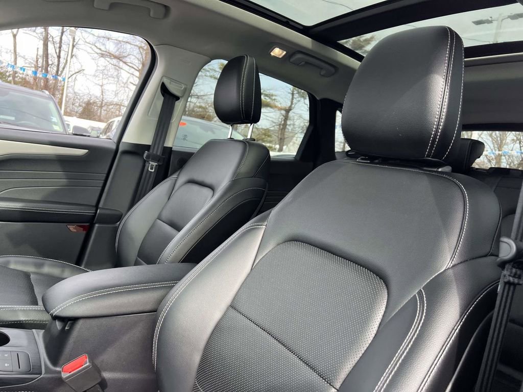 Used 2022 Ford Escape SEL w/ Technology Package image 12