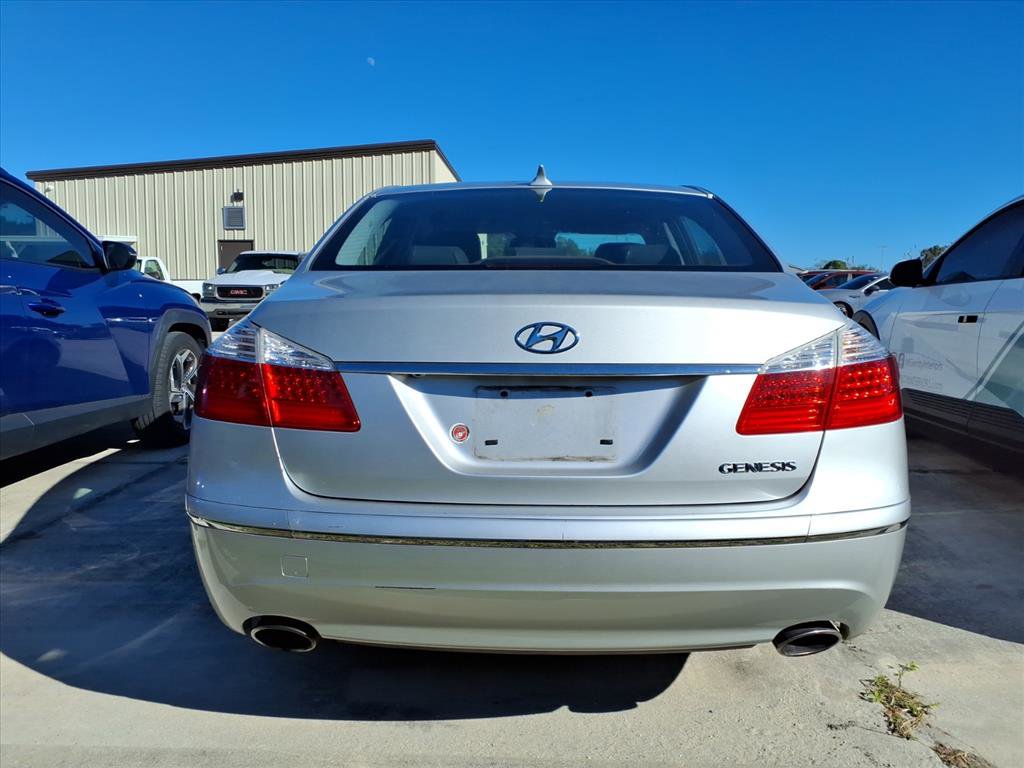 Used 2011 Hyundai Genesis 3.8 image 5