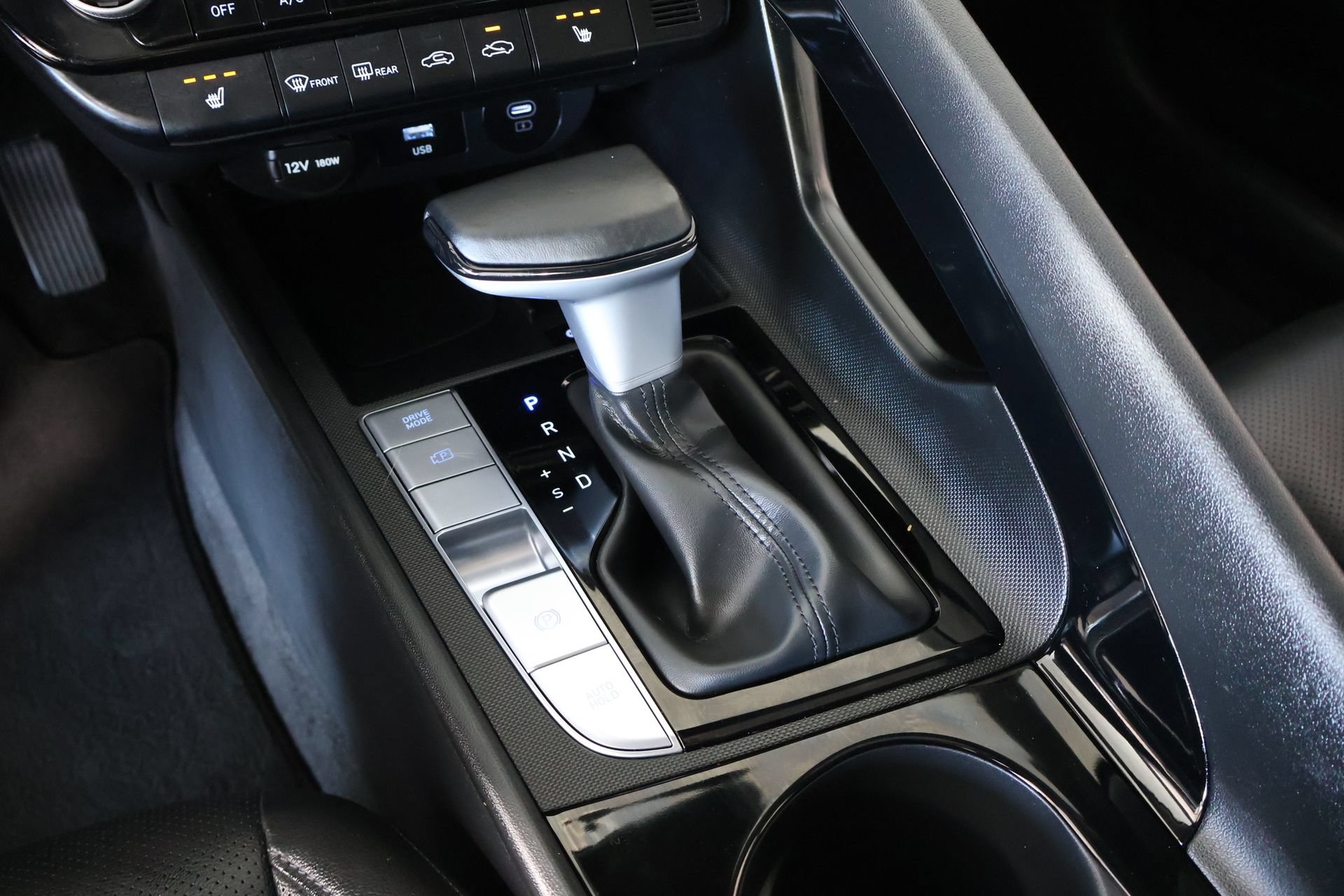 Certified 2025 Hyundai Elantra Limited FWD image 9