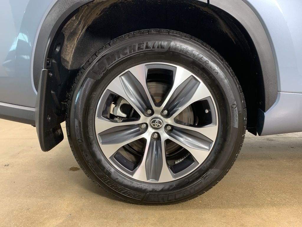 Used 2023 Toyota Highlander XLE image 43