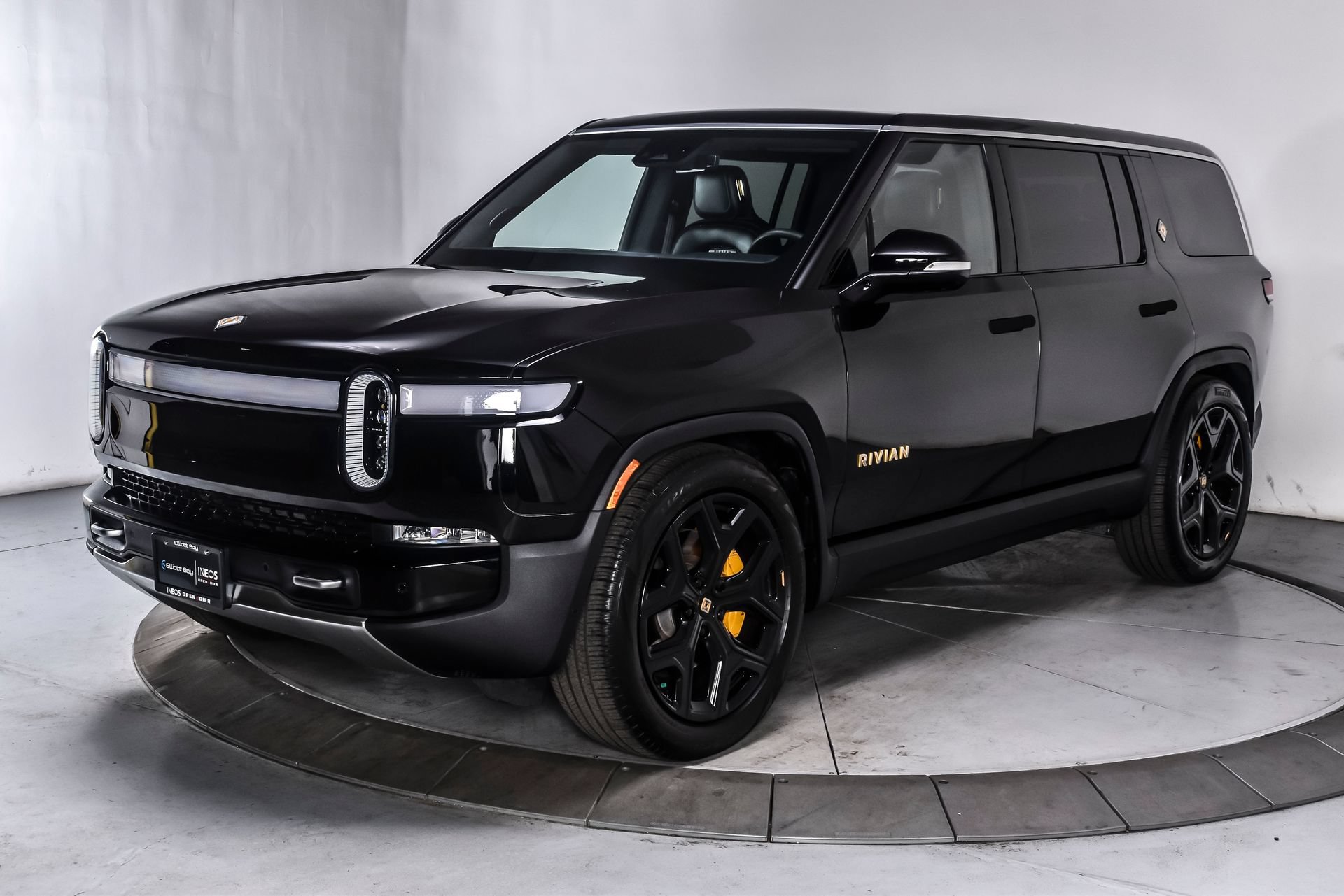 Used 2024 Rivian R1S Adventure AWD/4WD image 2