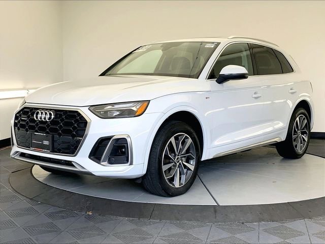 Certified 2023 Audi Q5 2.0T Premium w/ Convenience Package image 2