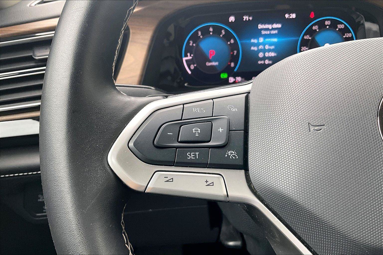 Used 2025 Volkswagen Atlas SE AWD/4WD image 18