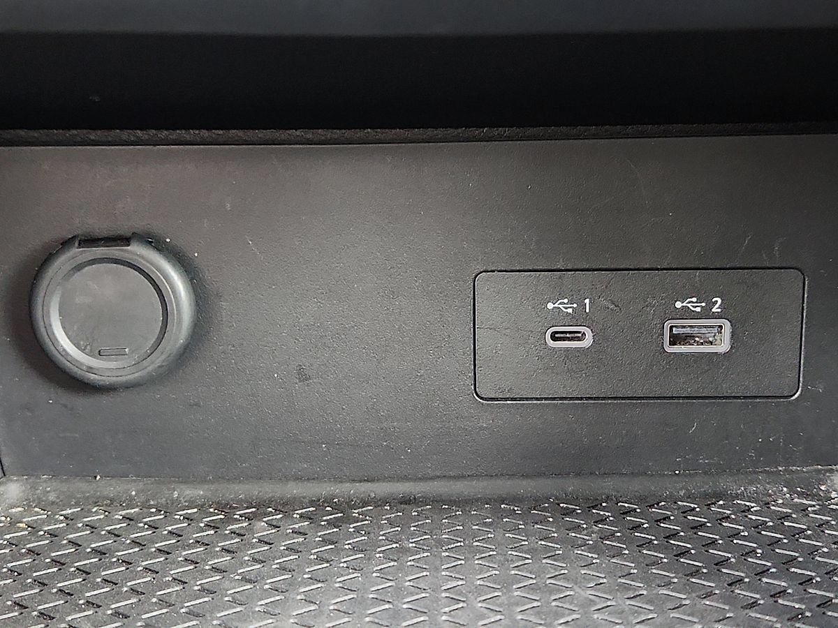 Used 2025 Nissan Pathfinder SV AWD/4WD image 9
