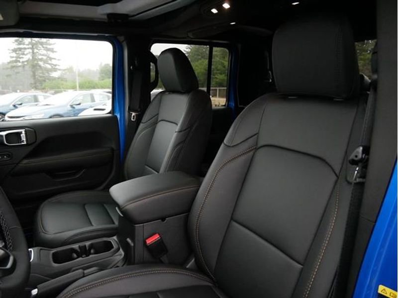 New 2025 Jeep Gladiator Sport image 13