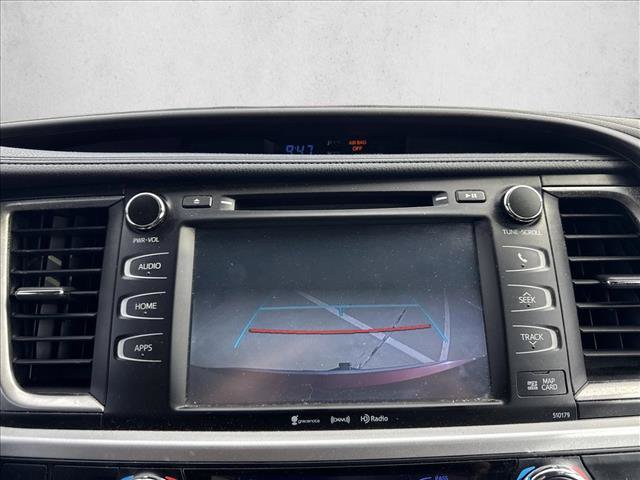 Used 2017 Toyota Highlander SE FWD image 12