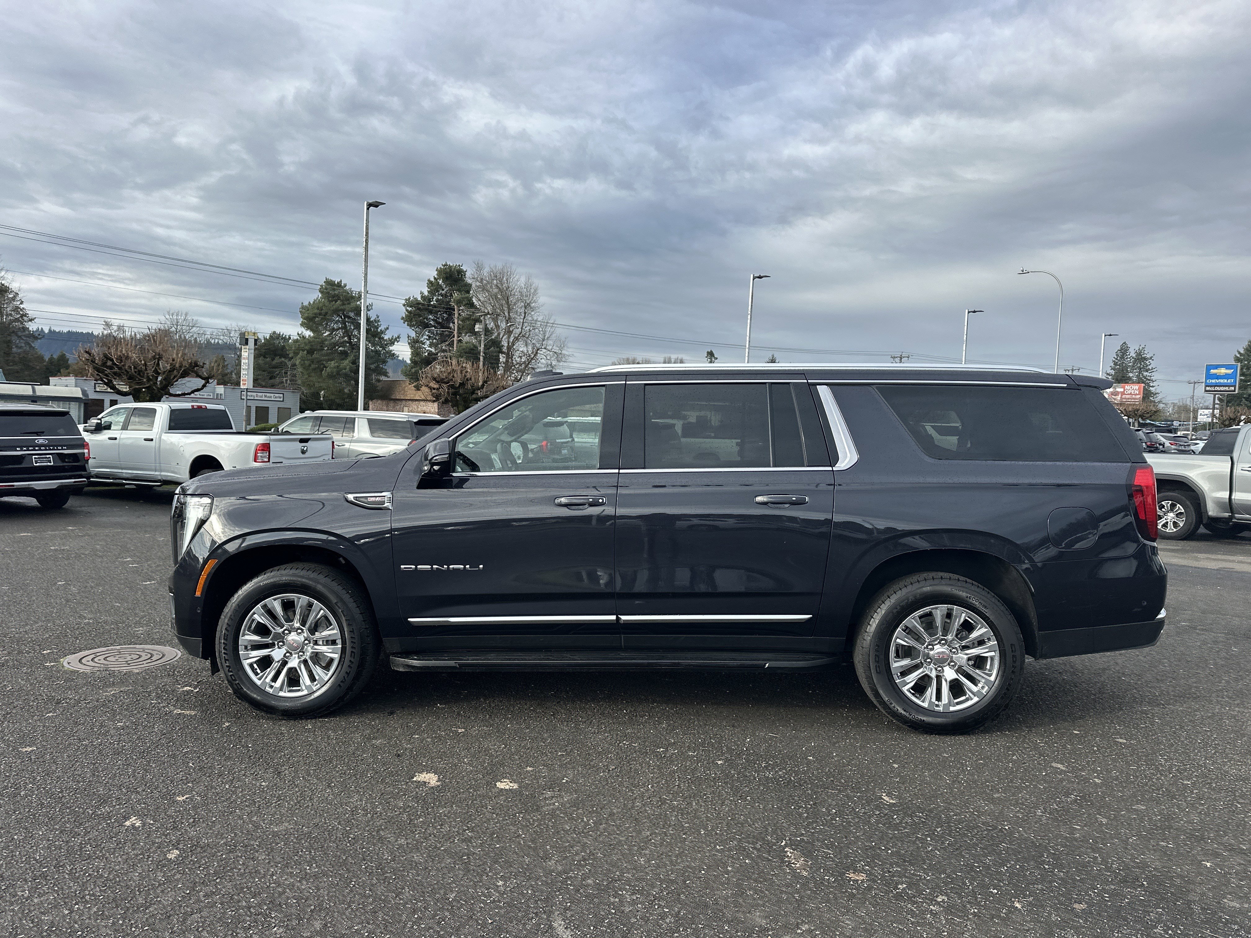 Used 2025 GMC Yukon XL Denali image 2