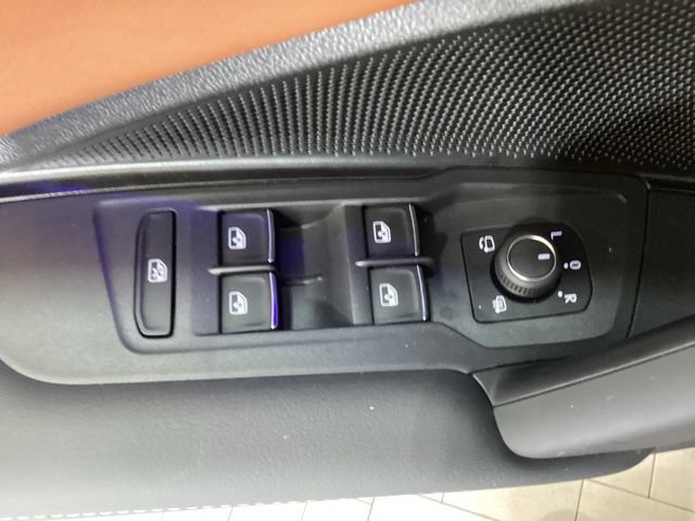 Used 2025 Volkswagen Tiguan SEL R-Line AWD/4WD image 20