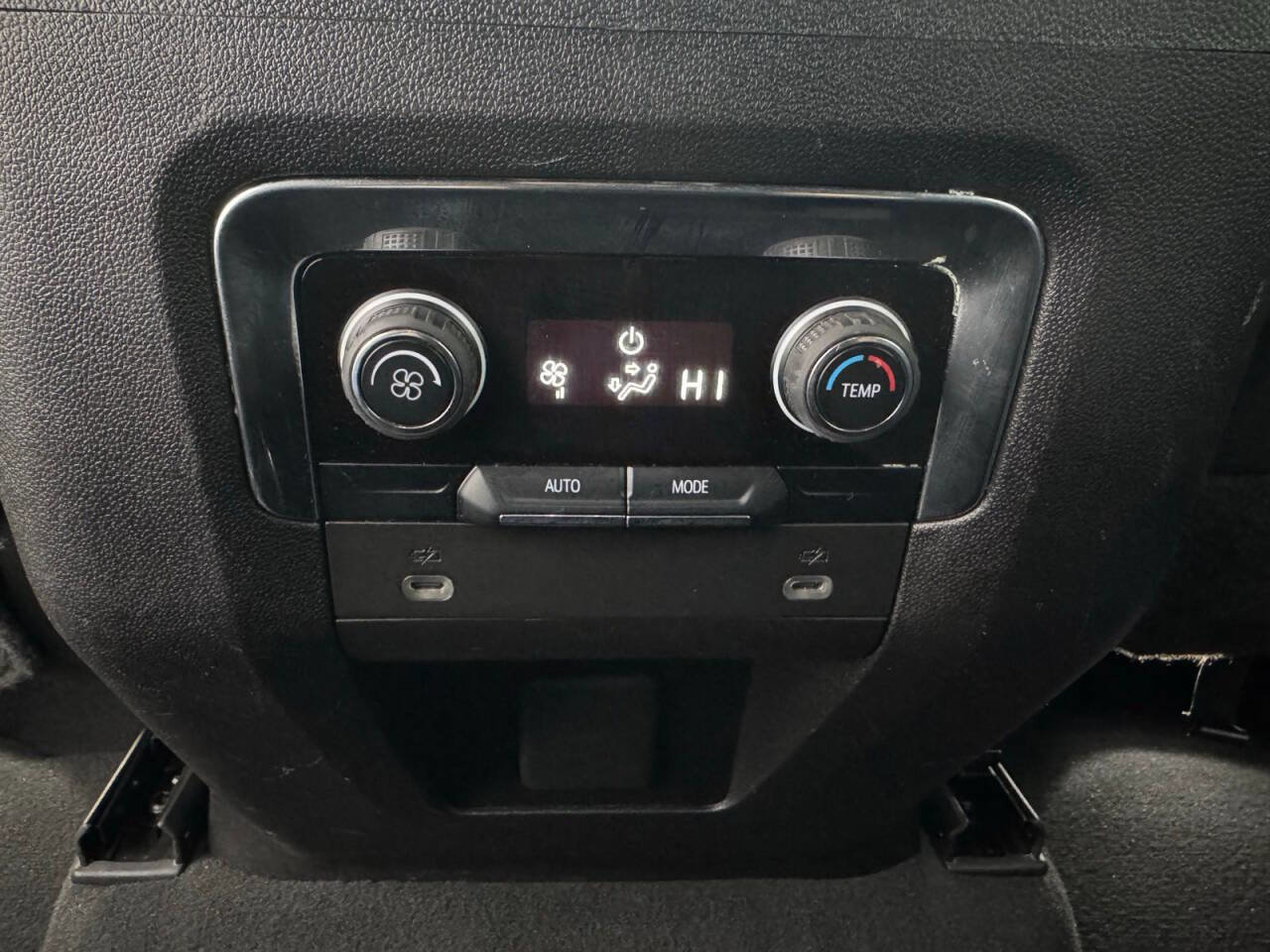 Used 2023 Chevrolet Suburban LT image 32