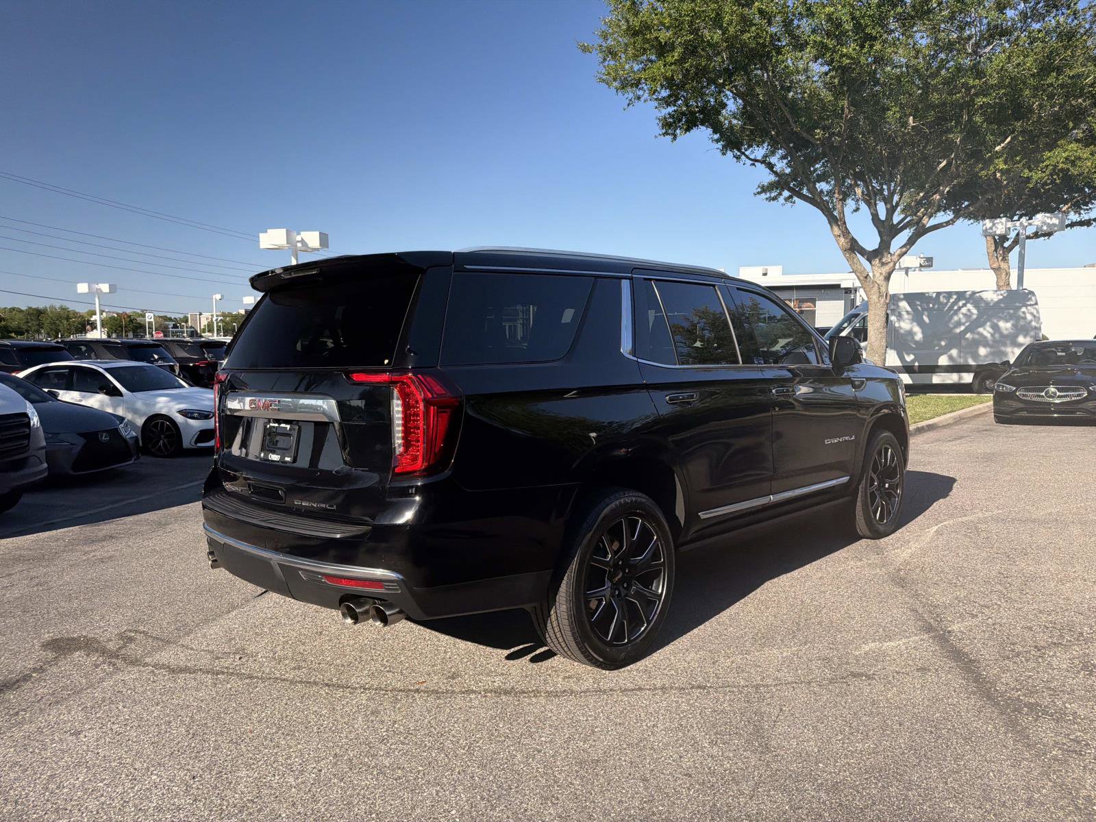 Used 2023 GMC Yukon Denali RWD image 3