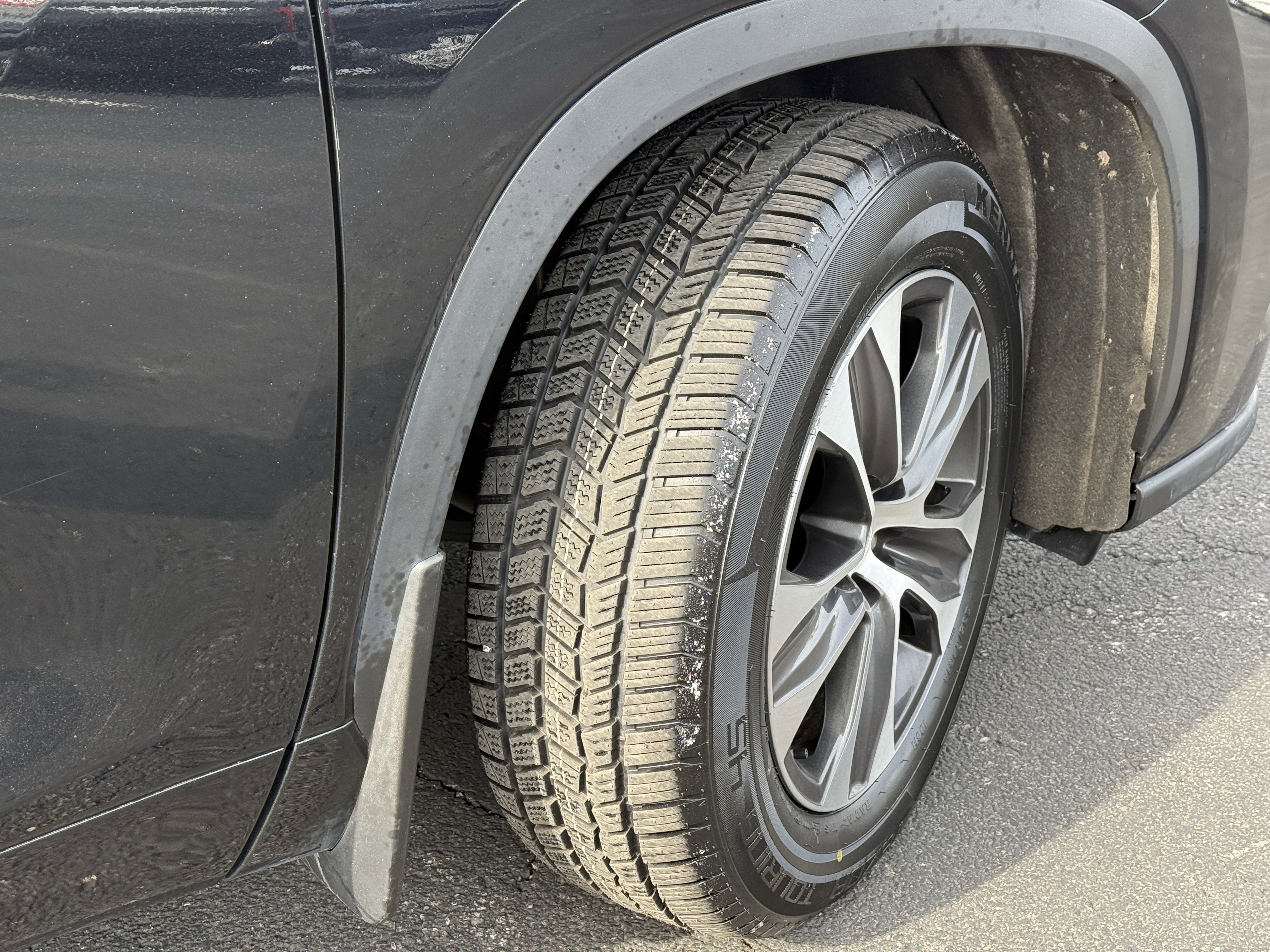 Used 2023 Toyota Highlander XLE image 12