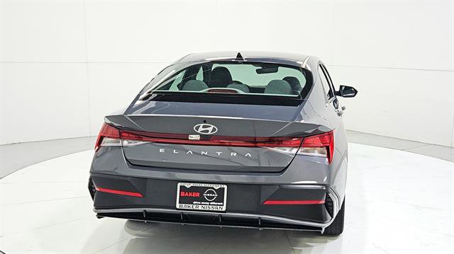 Used 2025 Hyundai Elantra SEL FWD image 7
