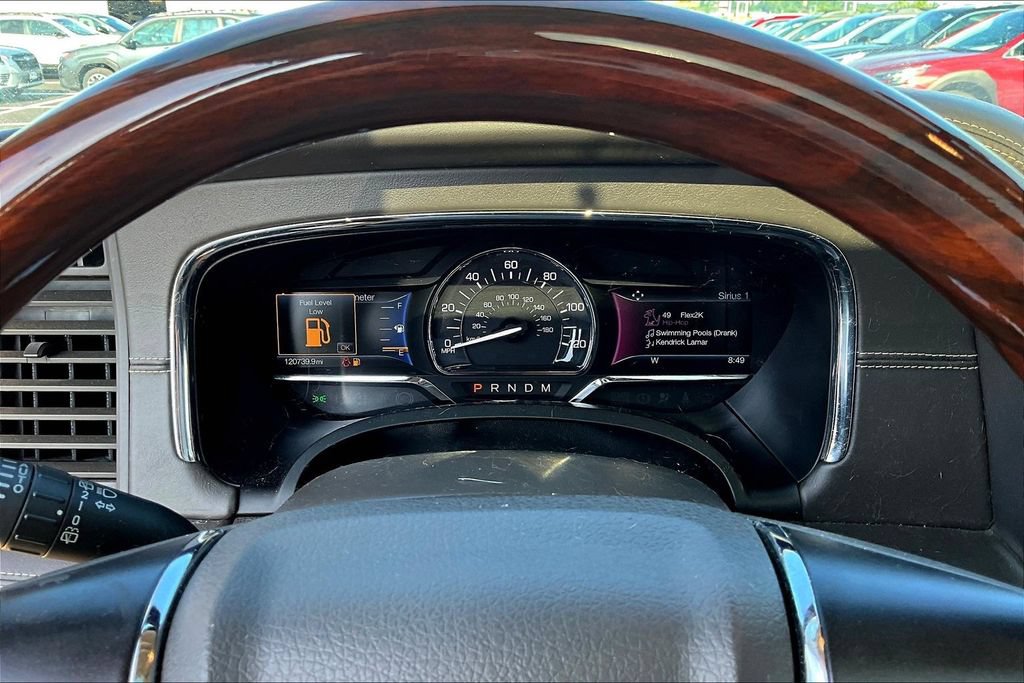 Used 2015 Lincoln Navigator 4WD w/ Equipment Group 101A Reserve image 13