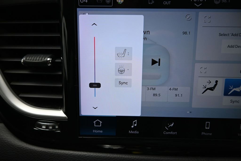 Used 2023 Chrysler Pacifica Touring-L FWD image 20