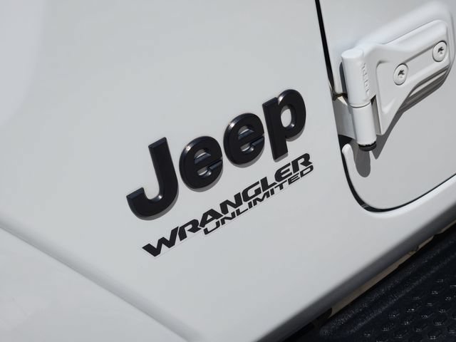 Used 2020 Jeep Wrangler Unlimited Sahara AWD/4WD image 12