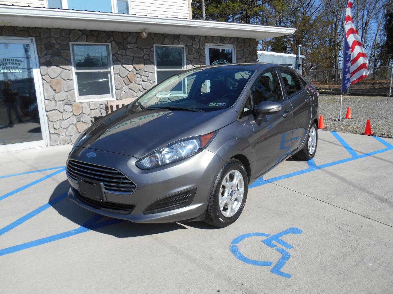 Used 2014 Ford Fiesta SE FWD image 1