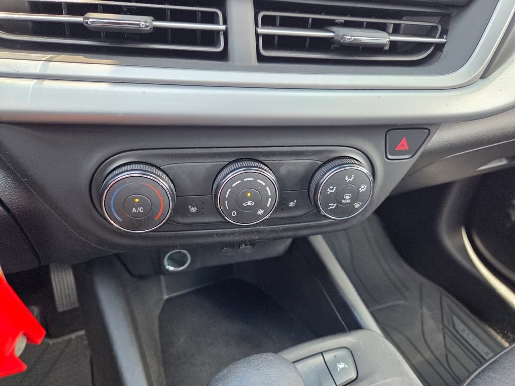 Used 2024 Chevrolet Trax RS FWD image 24