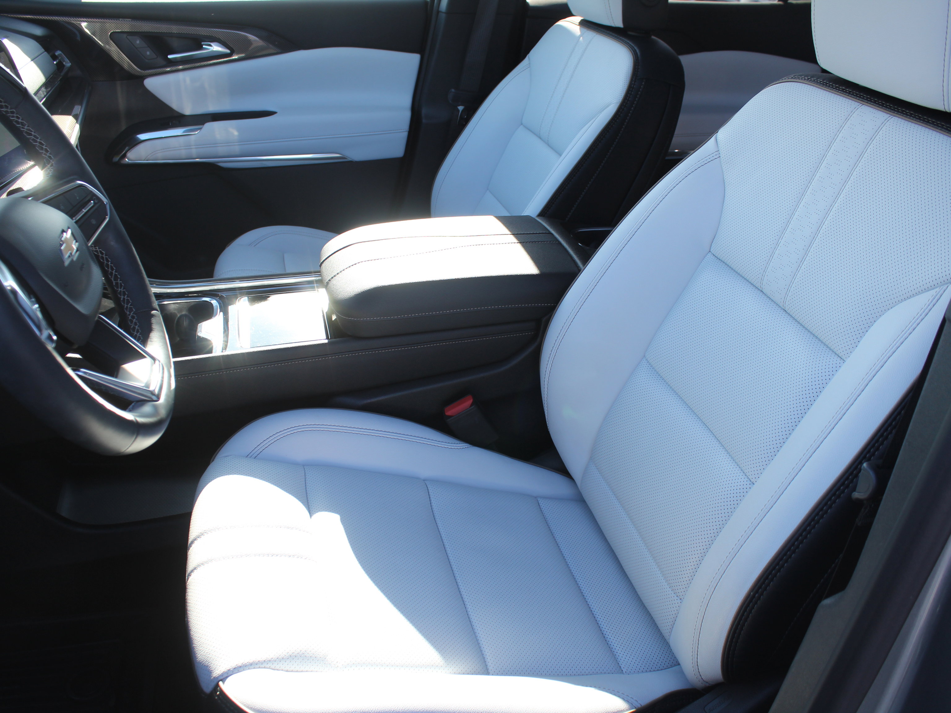 New 2026 Chevrolet Traverse High Country w/ LPO, Floor Liner Package image 9