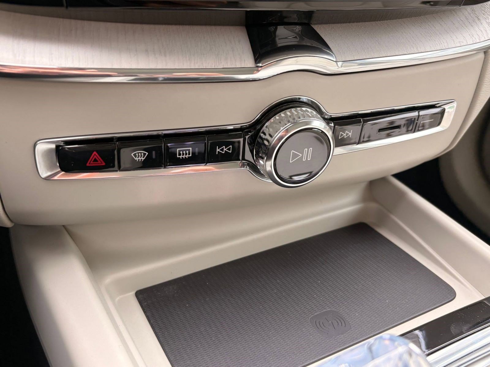 New 2026 Volvo XC60 B5 Ultra w/ Climate Package image 18