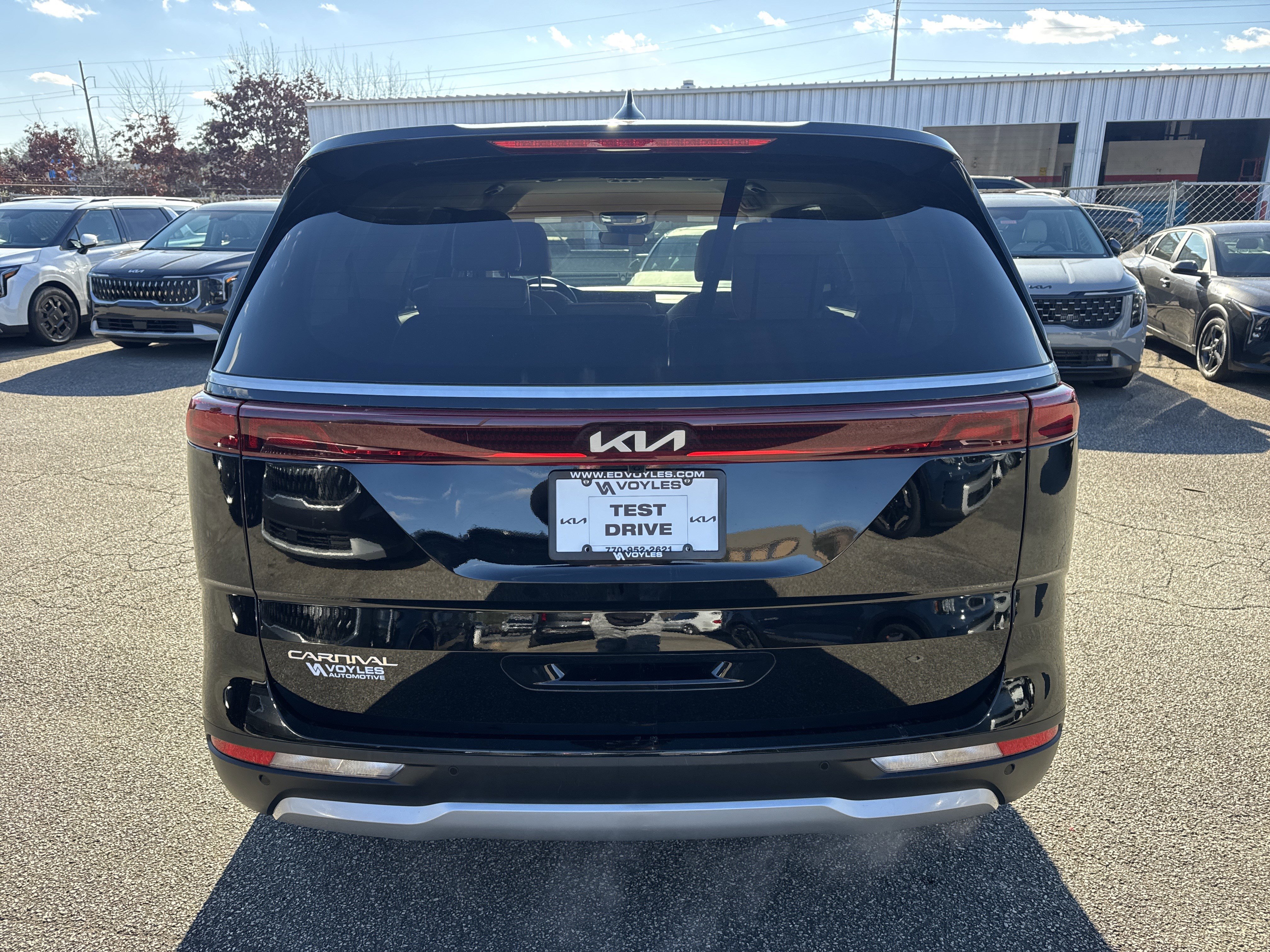 Used 2023 Kia Carnival LX image 6