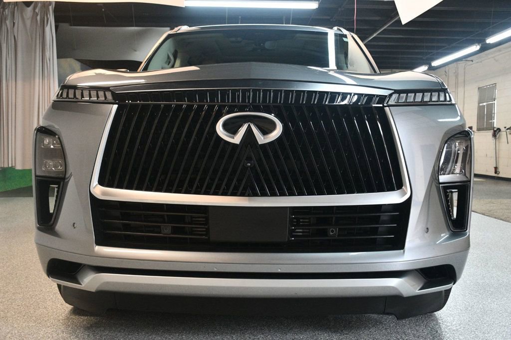 Used 2025 INFINITI QX80 Sensory image 12