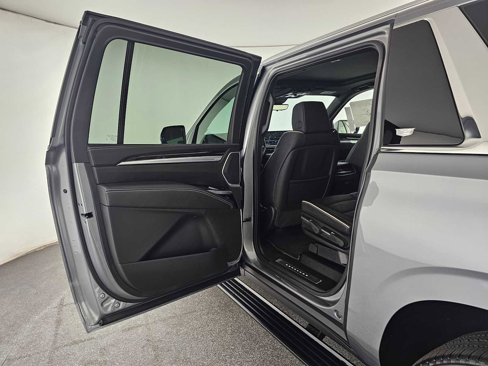 New 2026 Cadillac Escalade ESV Luxury image 17