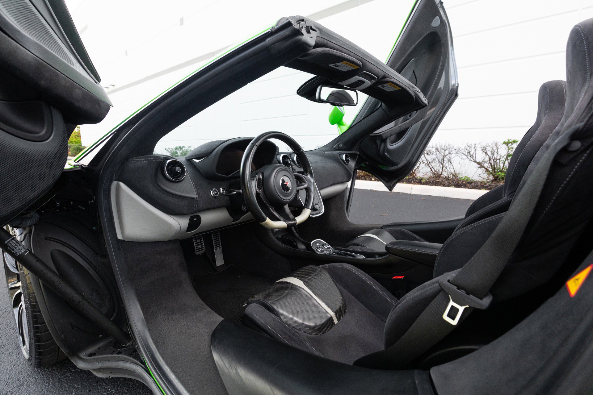 Used 2018 McLaren 570S Spider RWD image 6