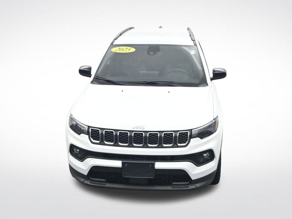 Used 2025 Jeep Compass Latitude image 24