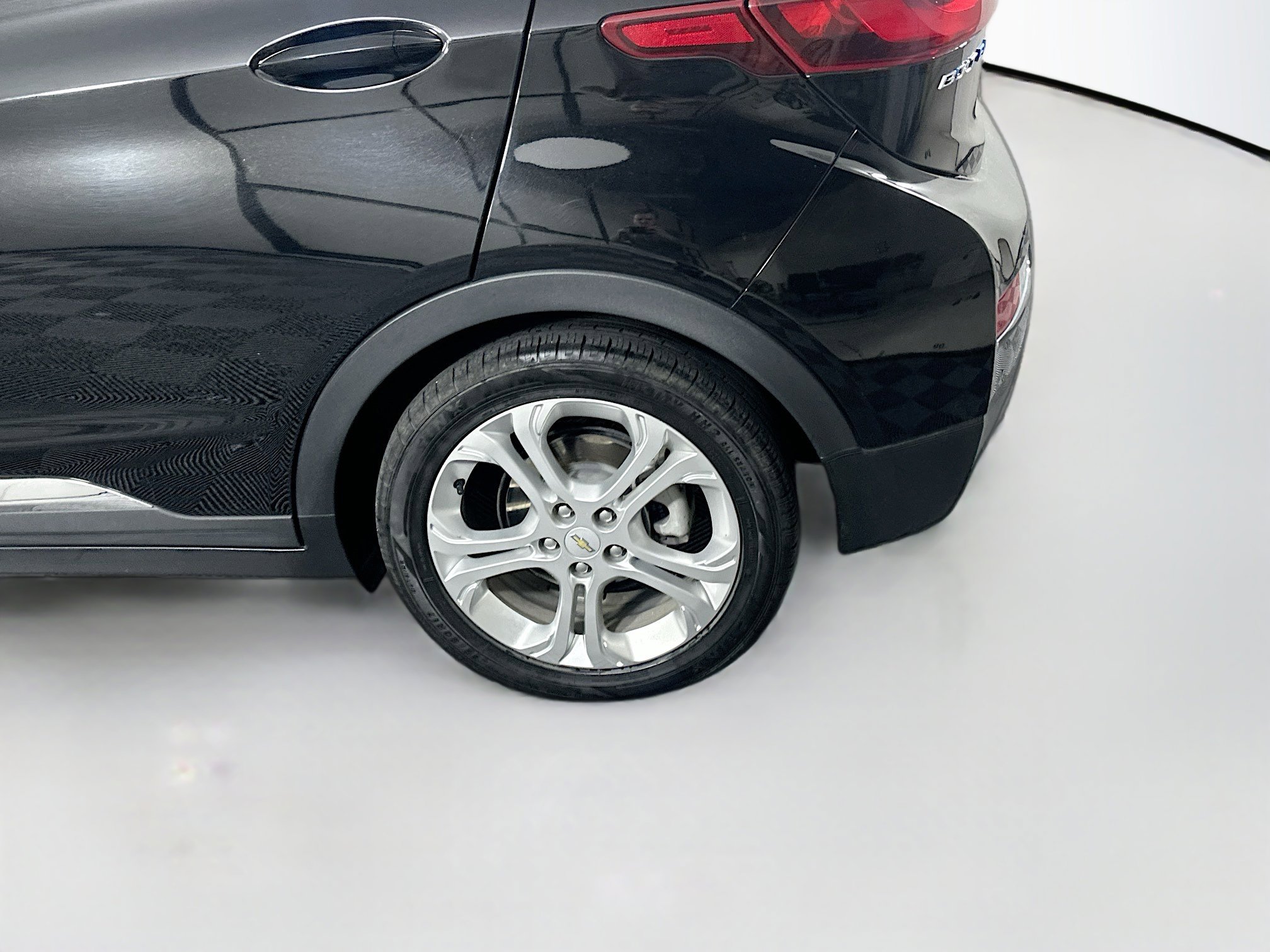 Used 2021 Chevrolet Bolt LT FWD image 11