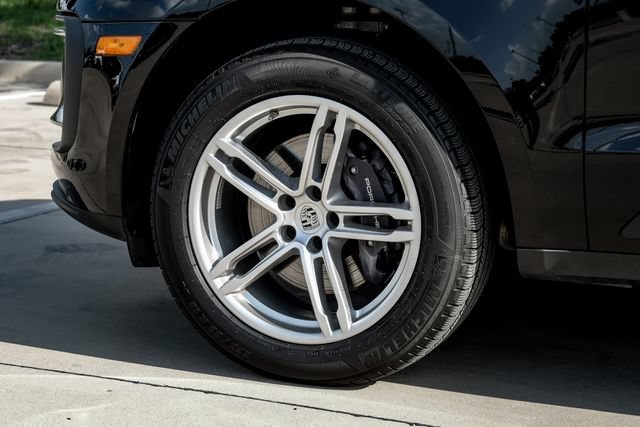 Used 2025 Porsche Macan AWD/4WD image 67